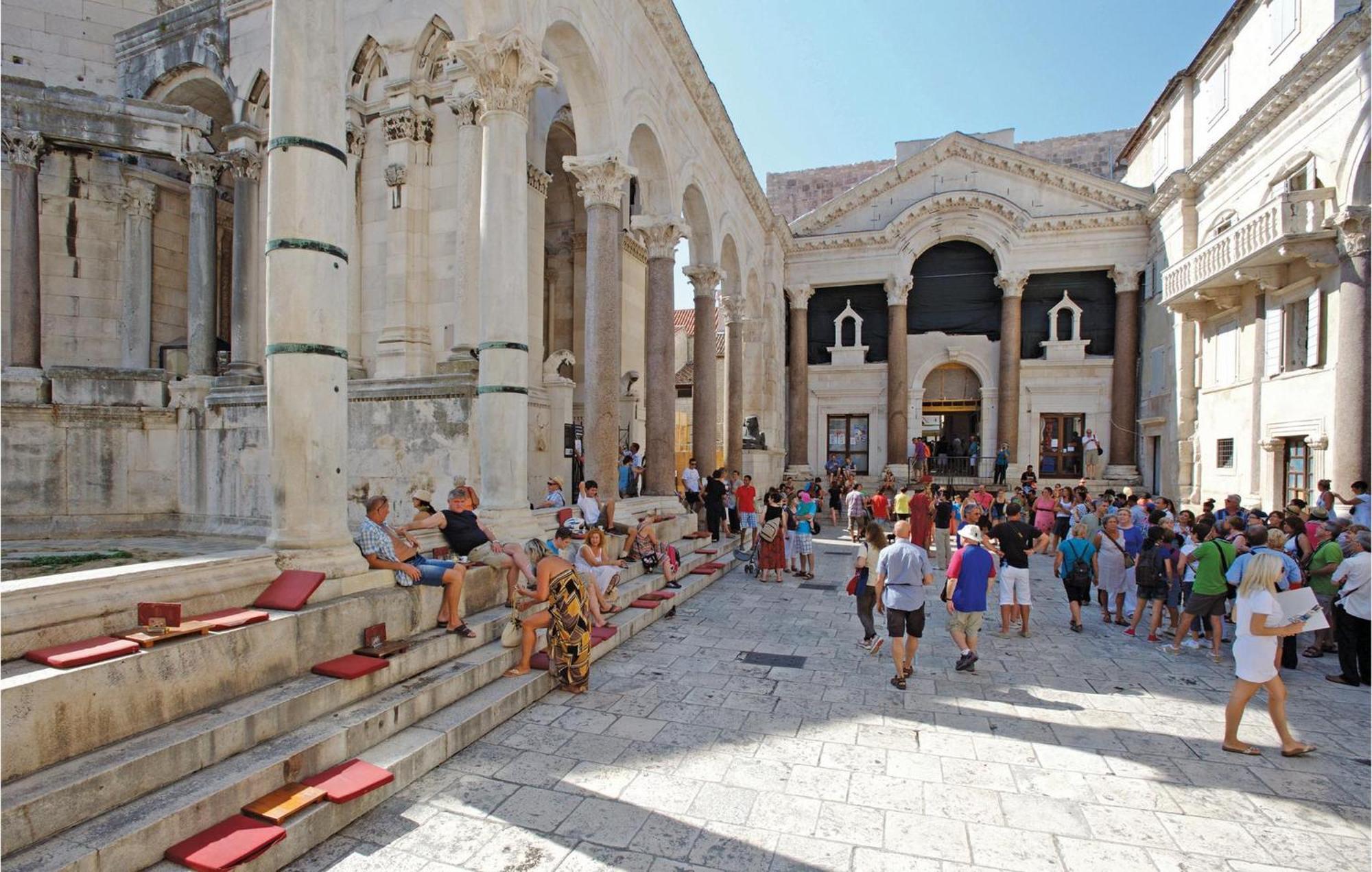 Lovely Home In Split With Jacuzzi エクステリア 写真