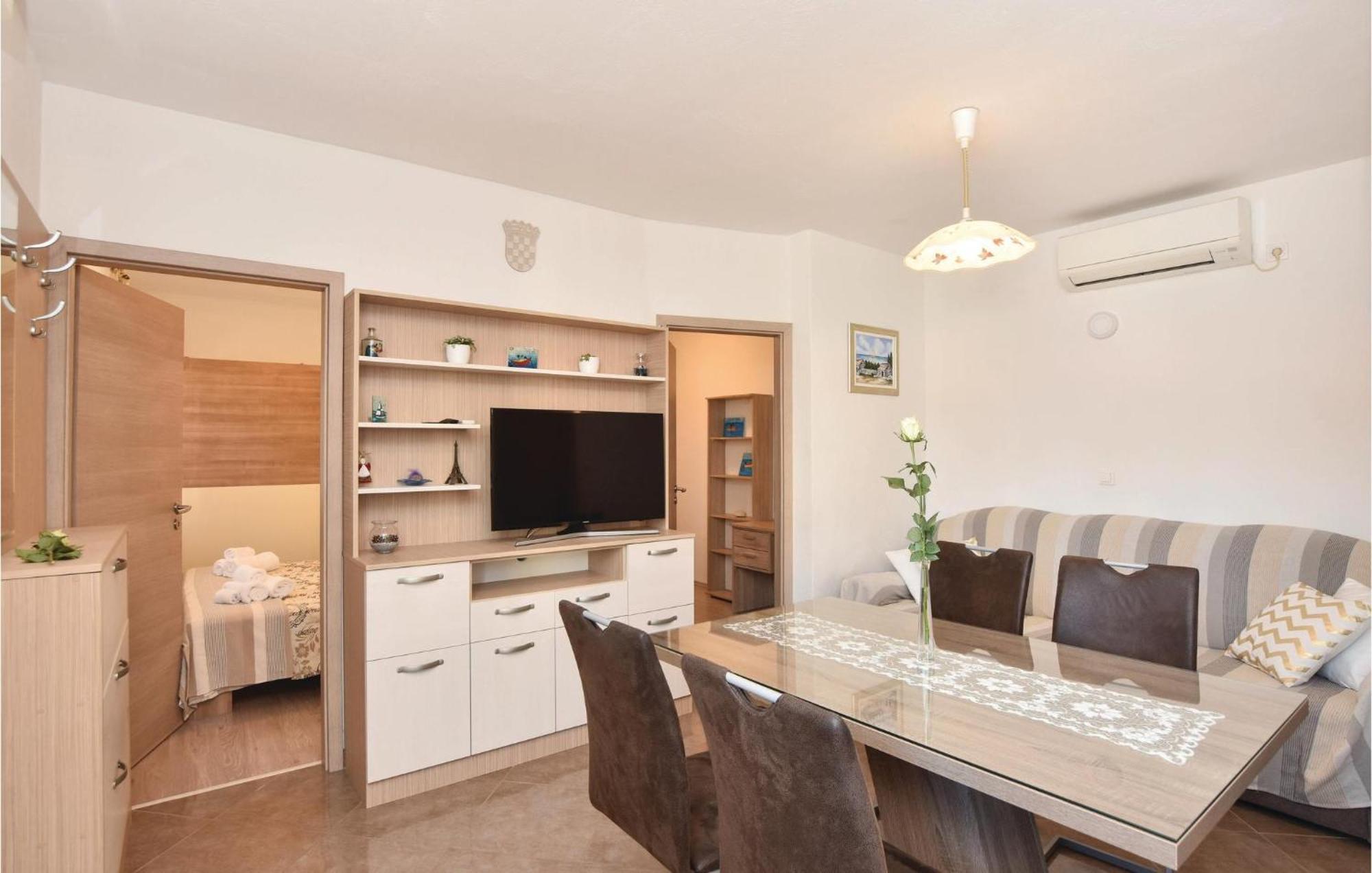 Lovely Home In Split With Jacuzzi エクステリア 写真