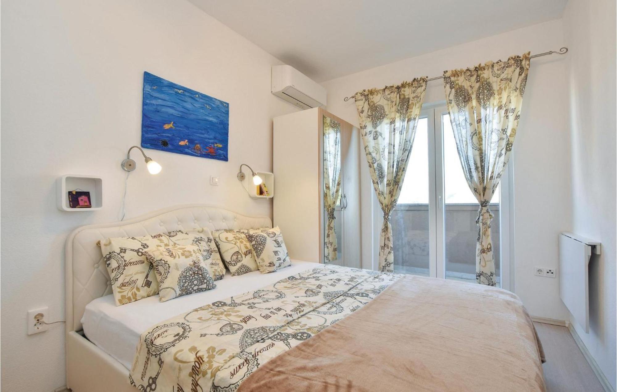 Lovely Home In Split With Jacuzzi エクステリア 写真