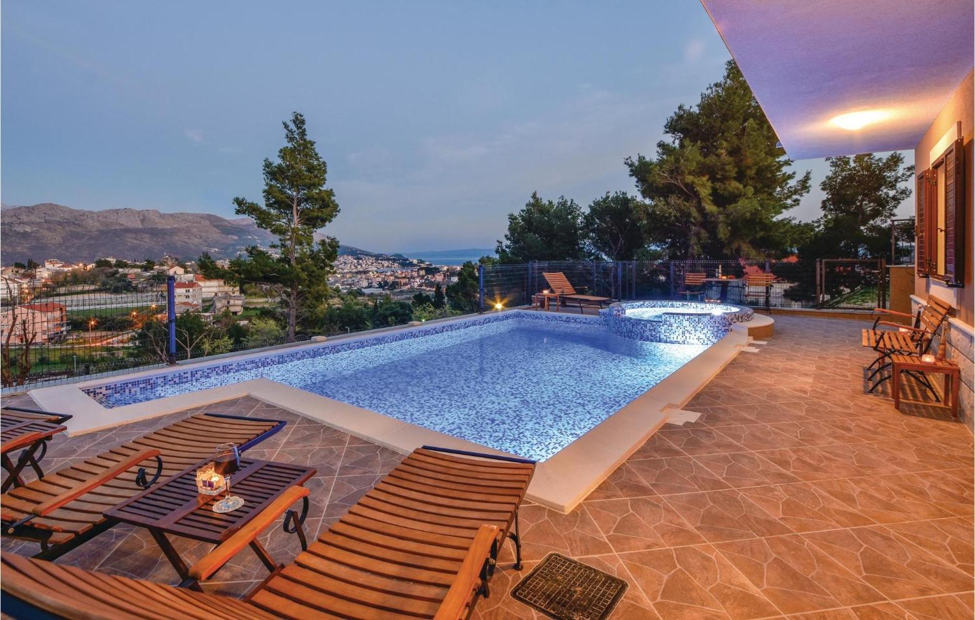 Lovely Home In Split With Jacuzzi エクステリア 写真