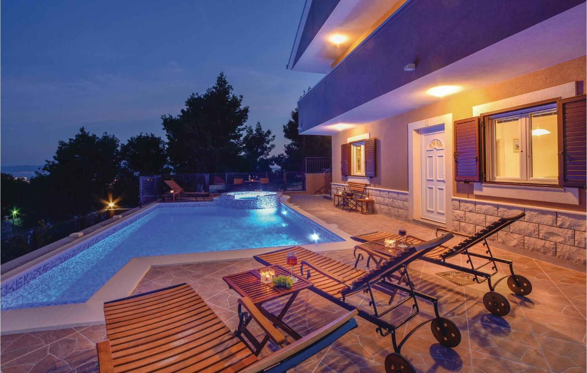 Lovely Home In Split With Jacuzzi エクステリア 写真