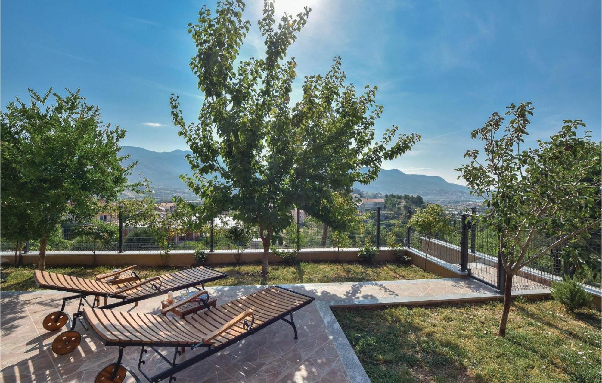 Lovely Home In Split With Jacuzzi エクステリア 写真
