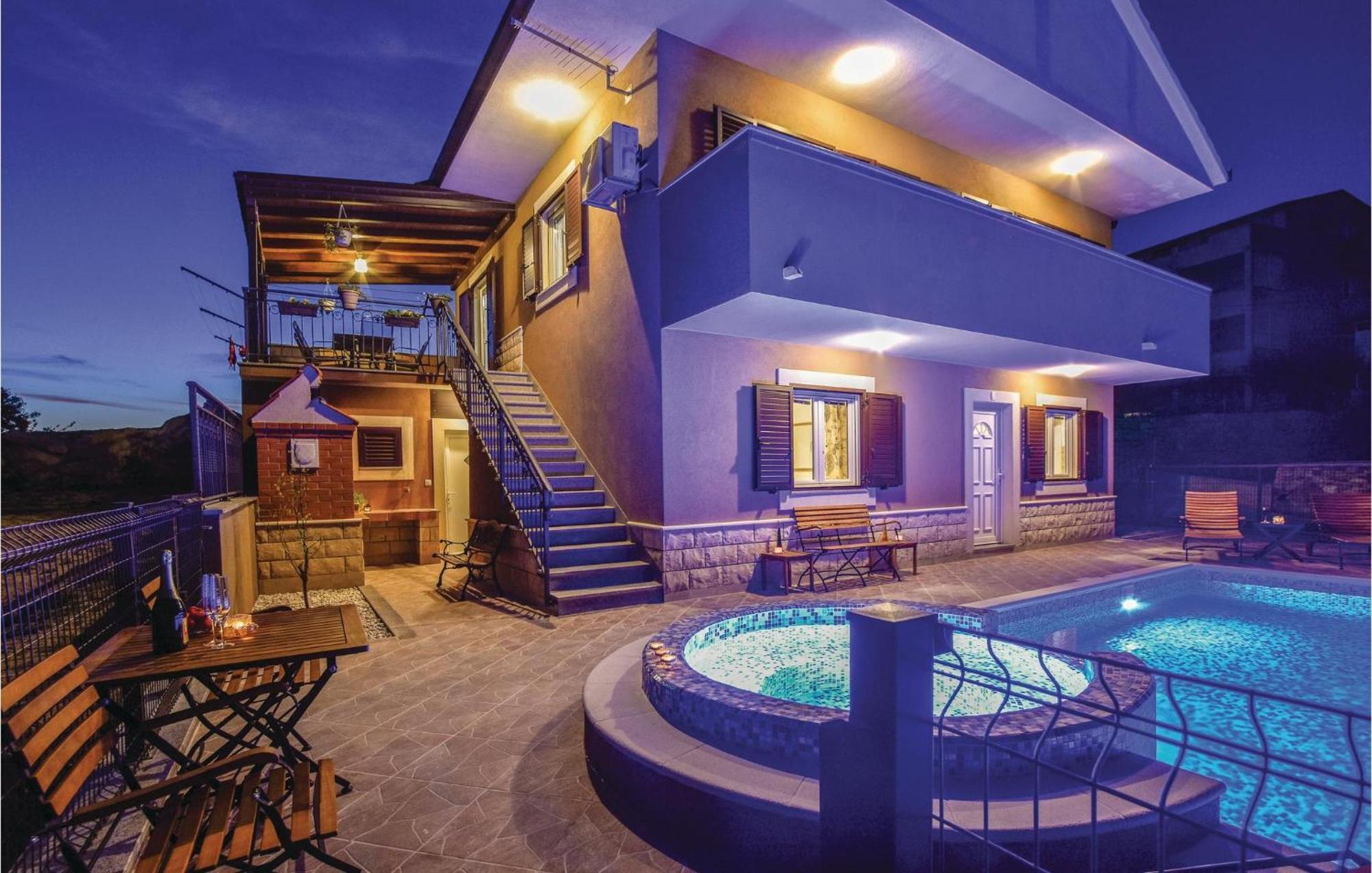 Lovely Home In Split With Jacuzzi エクステリア 写真