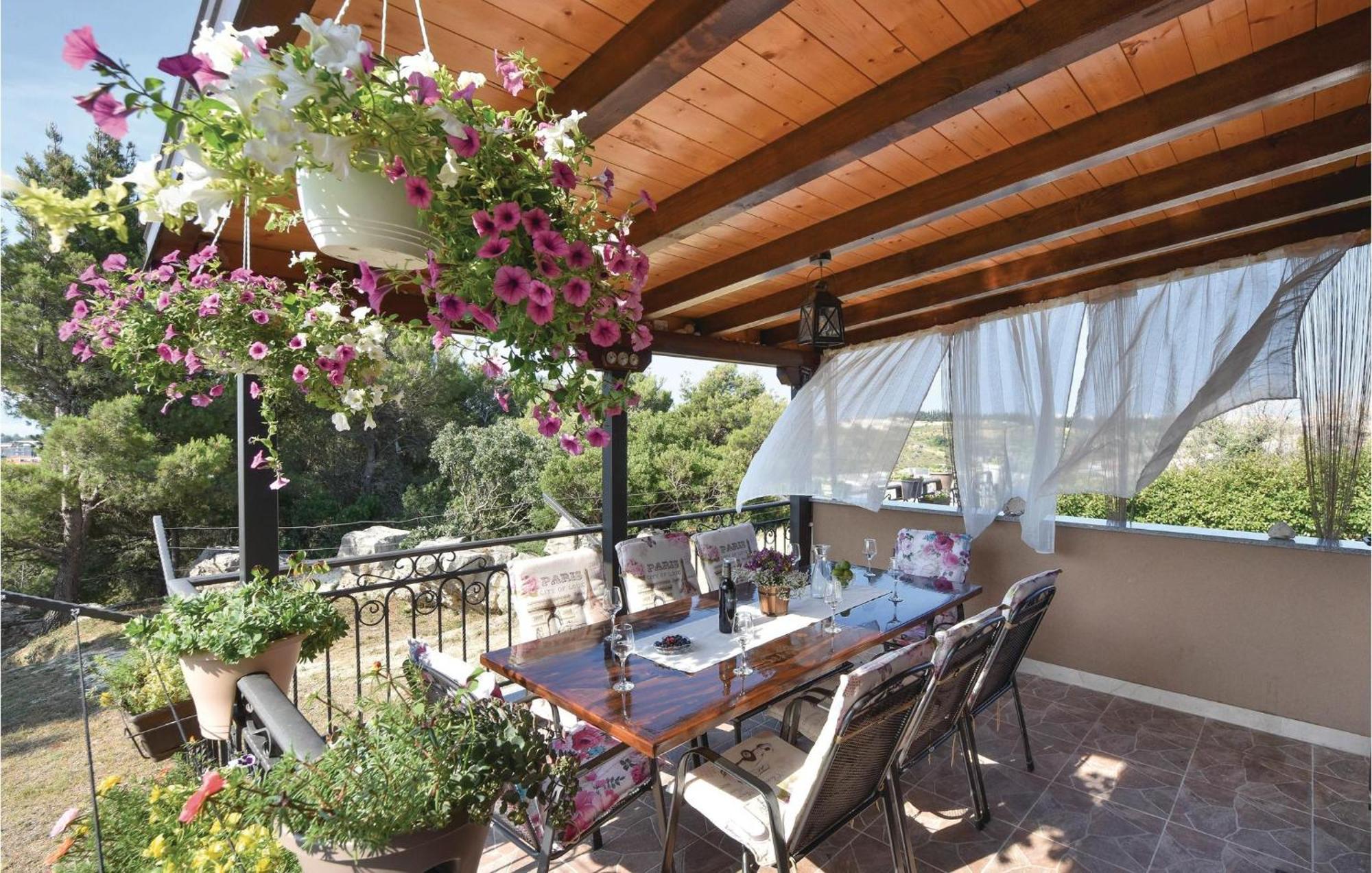 Lovely Home In Split With Jacuzzi エクステリア 写真