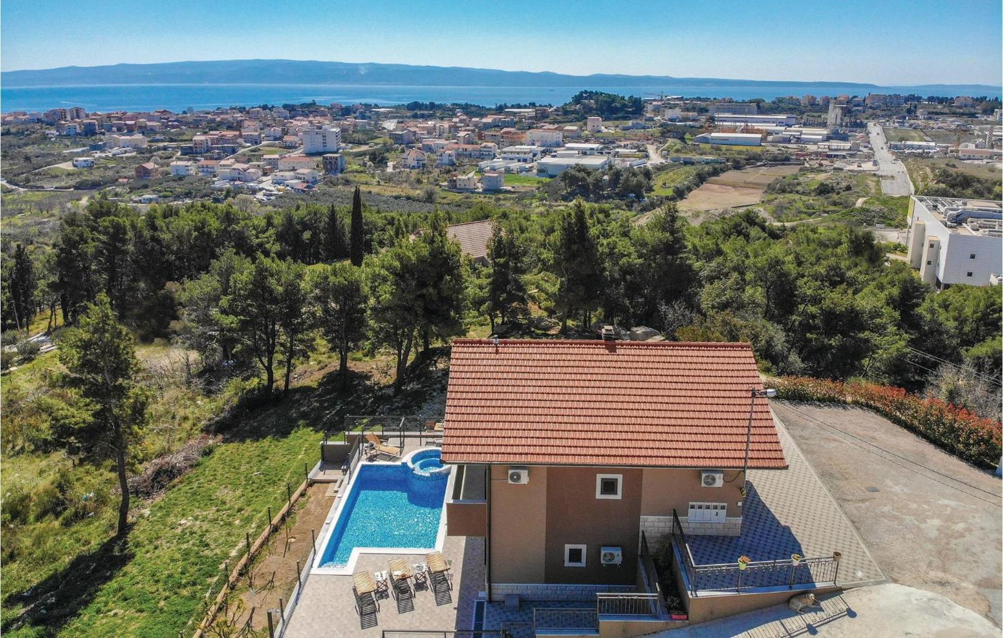 Lovely Home In Split With Jacuzzi エクステリア 写真