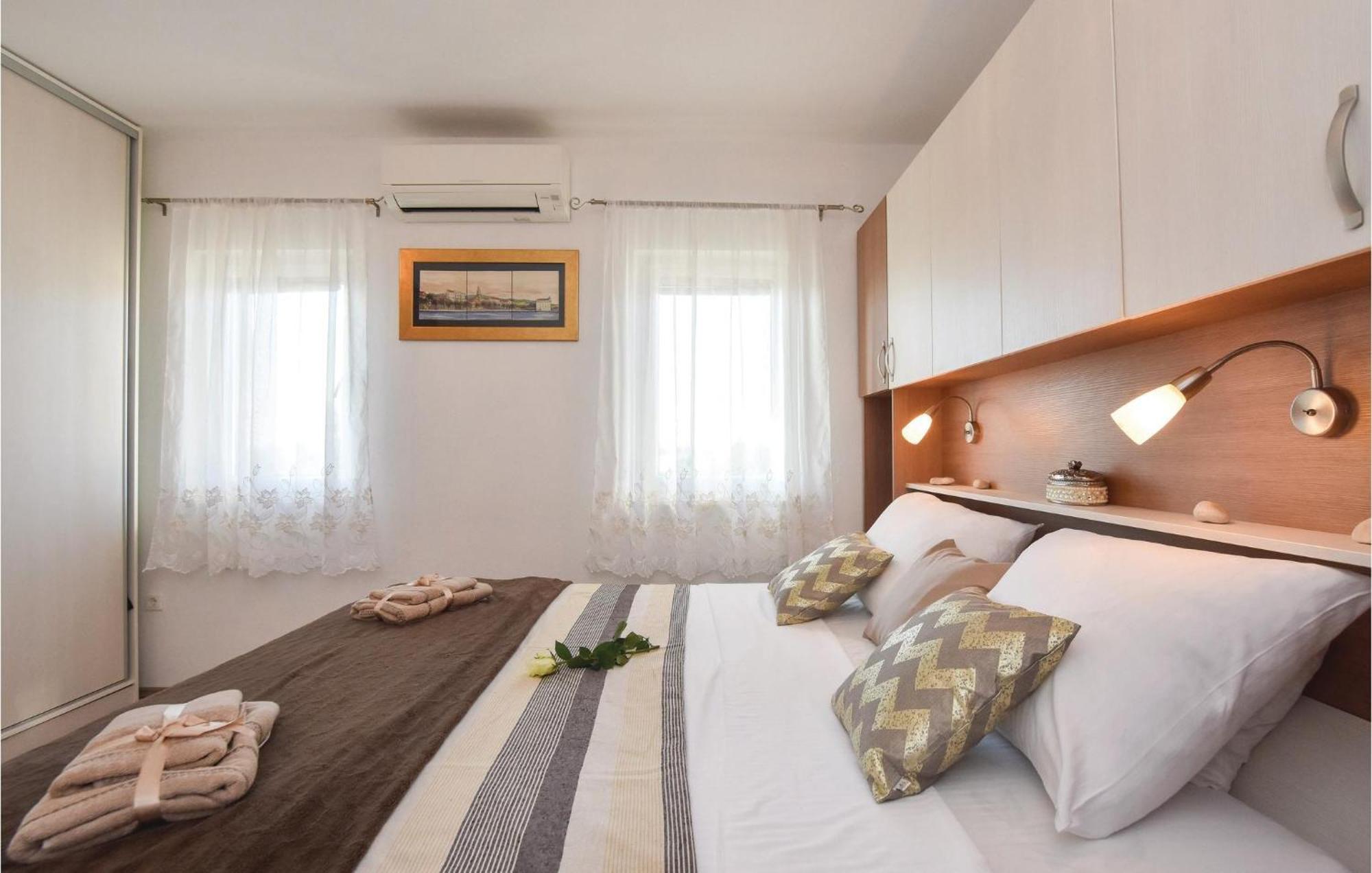 Lovely Home In Split With Jacuzzi エクステリア 写真