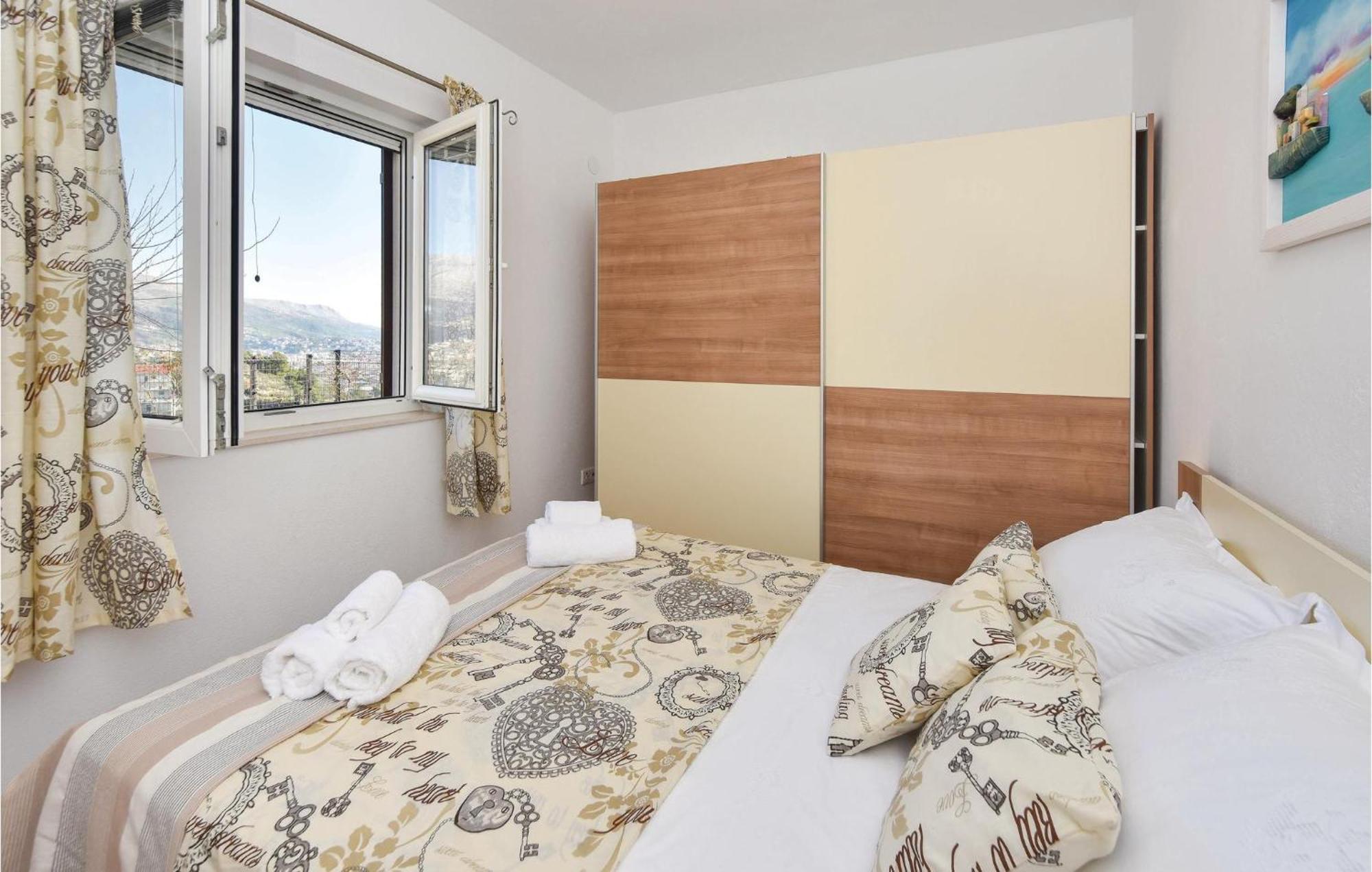 Lovely Home In Split With Jacuzzi エクステリア 写真