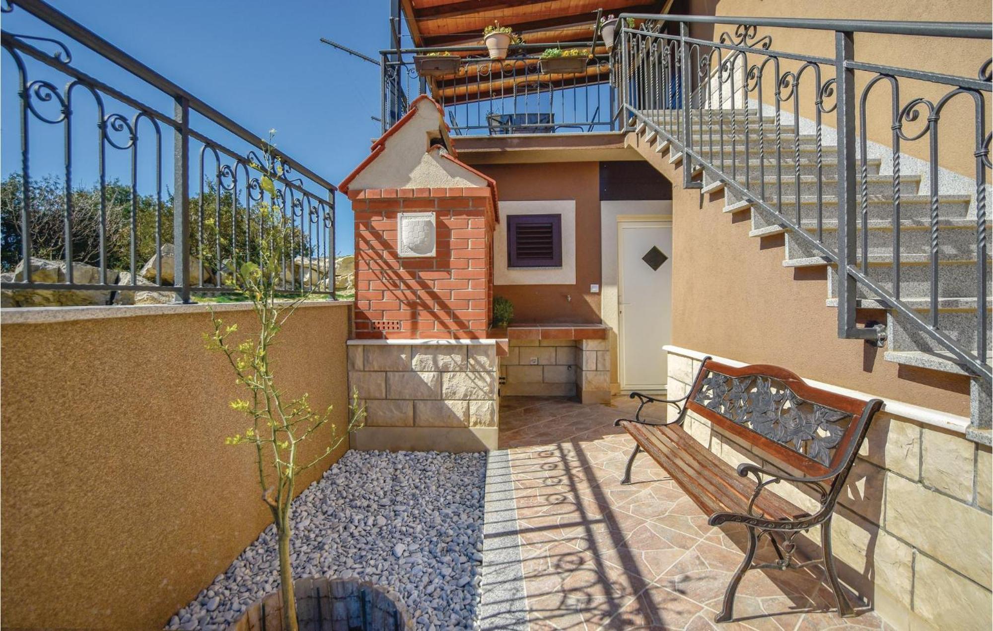 Lovely Home In Split With Jacuzzi エクステリア 写真