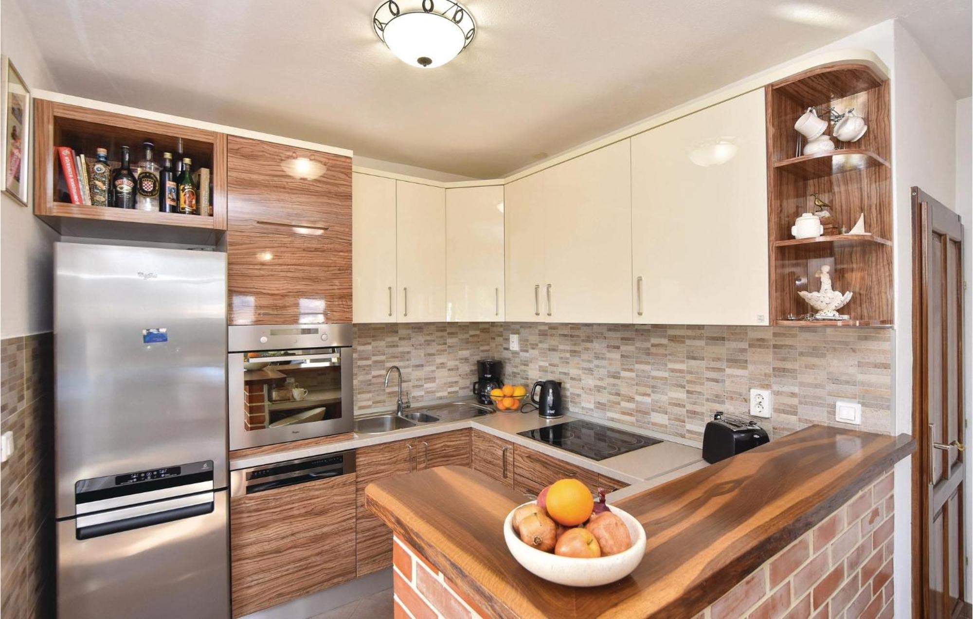 Lovely Home In Split With Jacuzzi エクステリア 写真