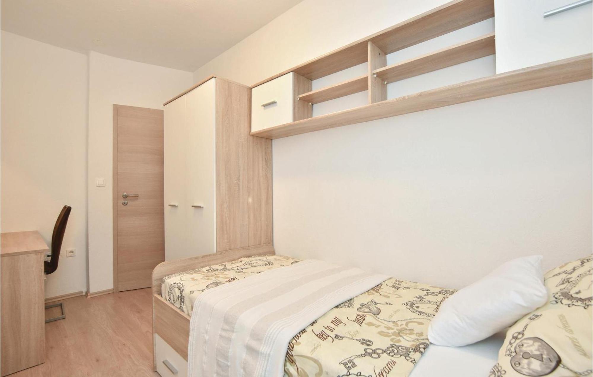 Lovely Home In Split With Jacuzzi エクステリア 写真